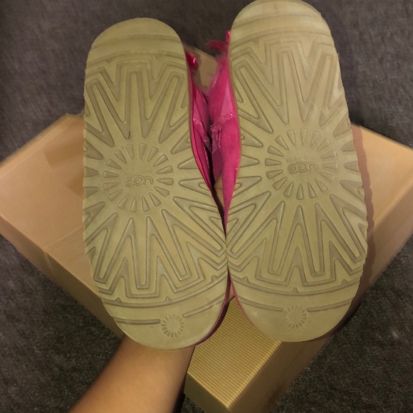Pink bow bailey uggs - Picture 6 of 6